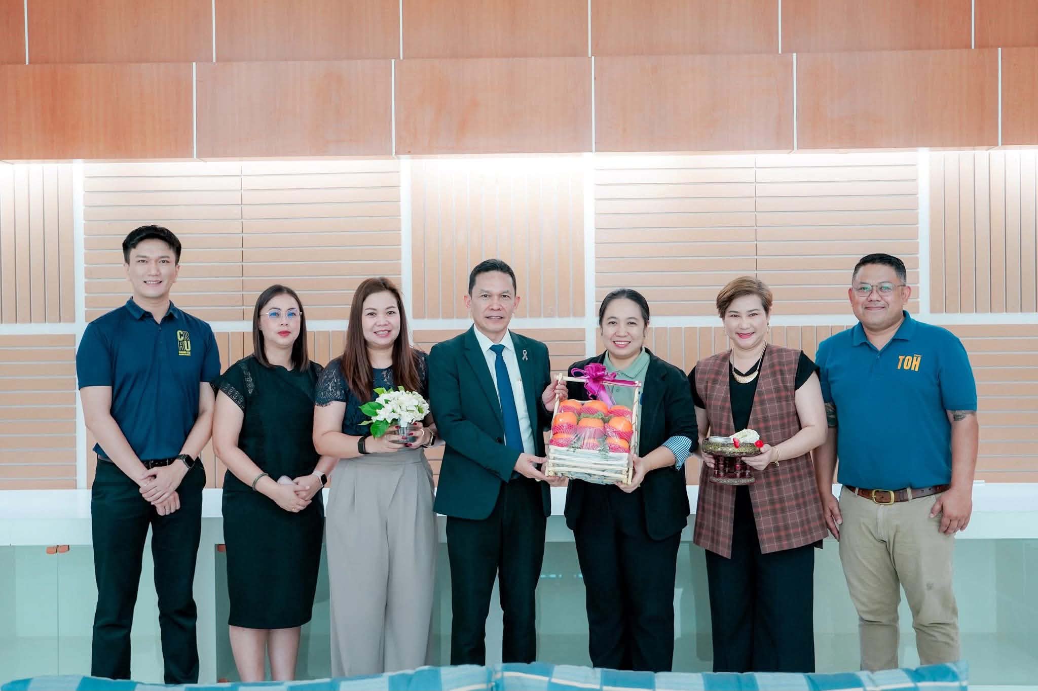 รดน้ำดำหัวขอพร อธิการบดี มหาวิทยาลัยราชภัฏเชียงราย