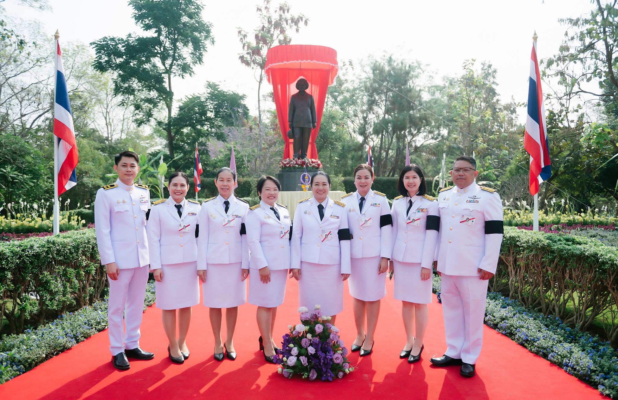 ร่วมเฝ้าฯ รับเสด็จ ในพิธีเปิดพระอนุสาวรีย์